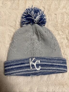 KC Embroidered Knit Pom Beanie - Light Gray & Blue